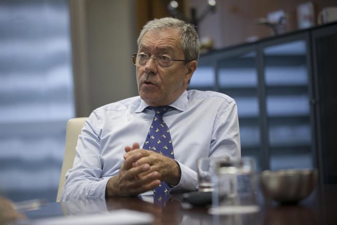 Entrevista de Europa Press Andalucía al Consejero de Economía, Conocimiento, Empresas y Universidad de la Junta de Andalucía, Rogelio Velasco. En Sevilla, a 21 de diciembre de 2019.