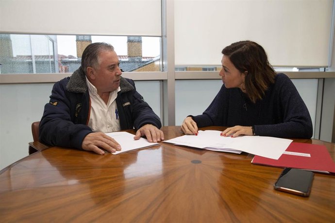 Alcalde de Udías con la consejera