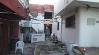 Evacuado al hospital un herido tras una explosión de gas butano en su vivienda de Algeciras (Cádiz), ahora destruida