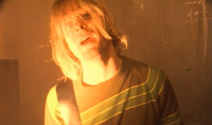 Kurt Cobain en el videoclip de 'Smells Like Teen Spirit'