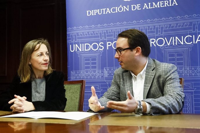 La alcaldesa de Huércal-Overa y el diputado provincial de Presidencia, Fernando Giménez
