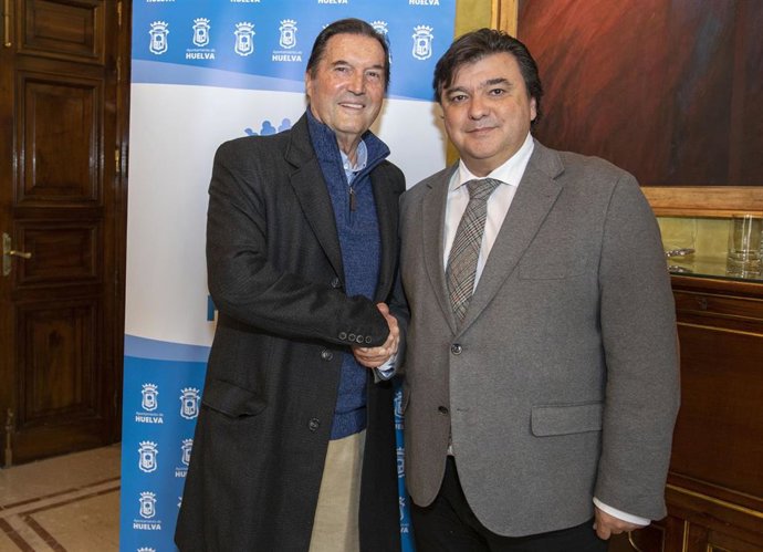 Ayuntamiento y Teléfono de la Esperanza sucriben un convenio.