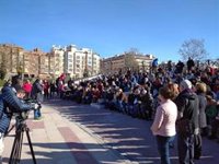 Vecinos y entidades organizan protestas y debaten la vía judicial contra el traslado de basura del Este a Valdemingómez
