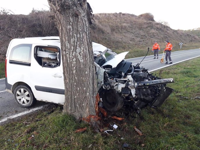 Un fallecido al colisionar su furgoneta contra un árbol en Gazolaz
