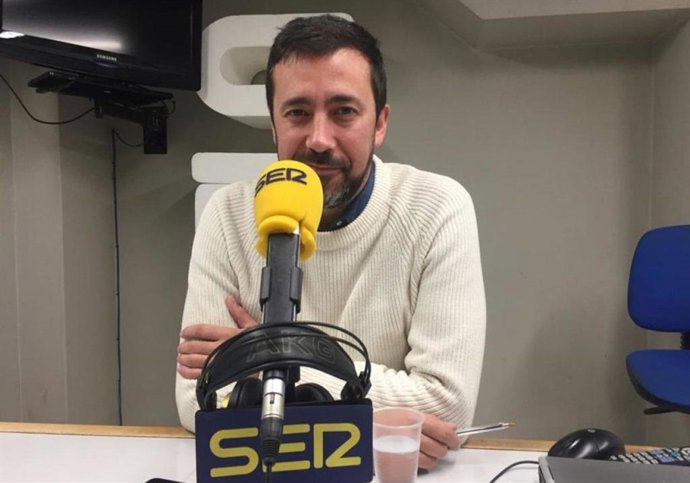 El secretario xeral de Podemos Galicia, Antón Gómez-Reino, en una entrevista en la Cadena Ser.