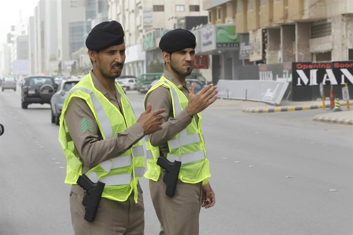 Policías saudíes en Riad