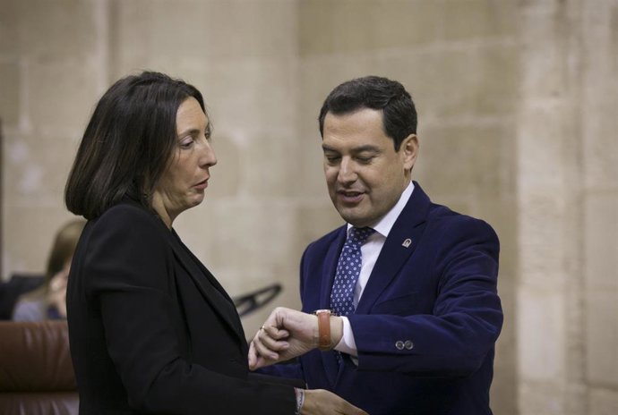 El presidente de la Junta de Andalucía, Juanma Moreno y la secretaria general del PP Andaluz, Loles López, en una imagen de archivo