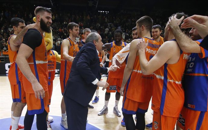 El Valencia Basket celebra su triunfo en la Liga Endesa contra el Iberostar Tenerife