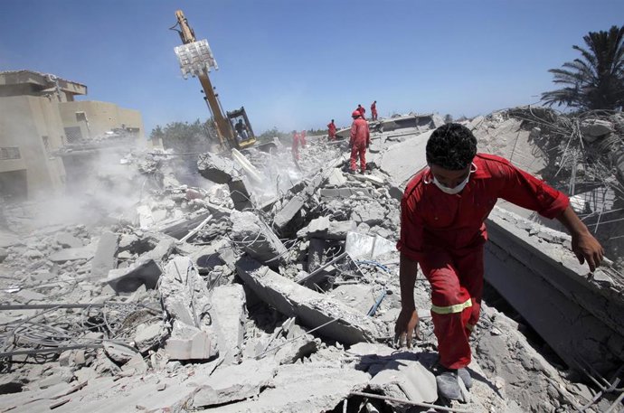 Escombros tras un bombardeo en Liba