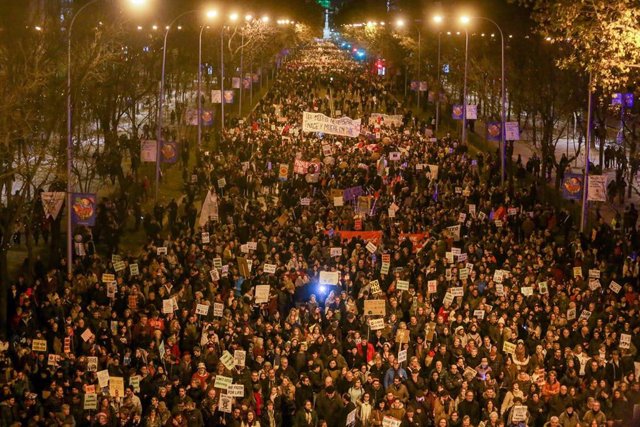 Miles de personas asisten a la Marcha por el Clima que recorre las calles del centro de Madrid a 6 de diciembre de 2019
