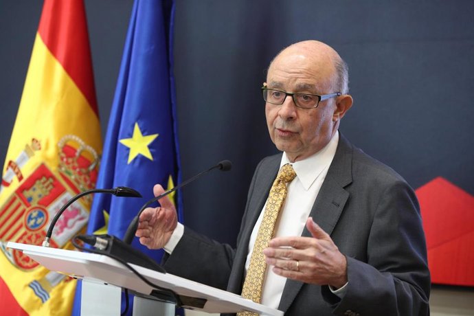 El ministro de Hacienda y Función Pública, Cristóbal Montoro, interviene en la inauguración de la jornada sobre 'Estado abierto: principales retos y oportunidades para los poderes públicos y la sociedad civil'