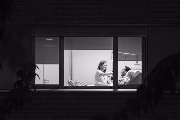 La fotografía 'Necesidades básicas', con la que el enfermero Ángel Atanasio ha ganado el primer premio de FotoEnfermería 2018.