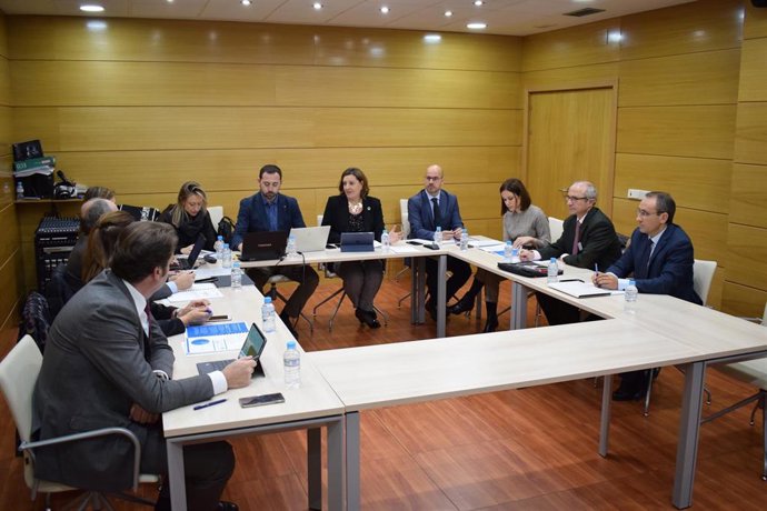 La consejera de Economía, Patricia Franco, preside la reunión del IPEX.