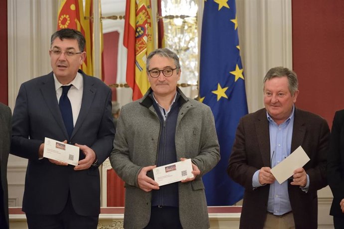Entrega en les Corts del informe de fiscalización de la Cuenta General de 2018 de la Generalitat