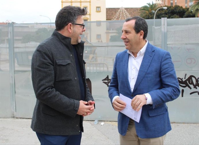 El secretario general del PSOE de Málaga, José Luis Ruiz Espejo, y el concejal socialista Jorge Quero