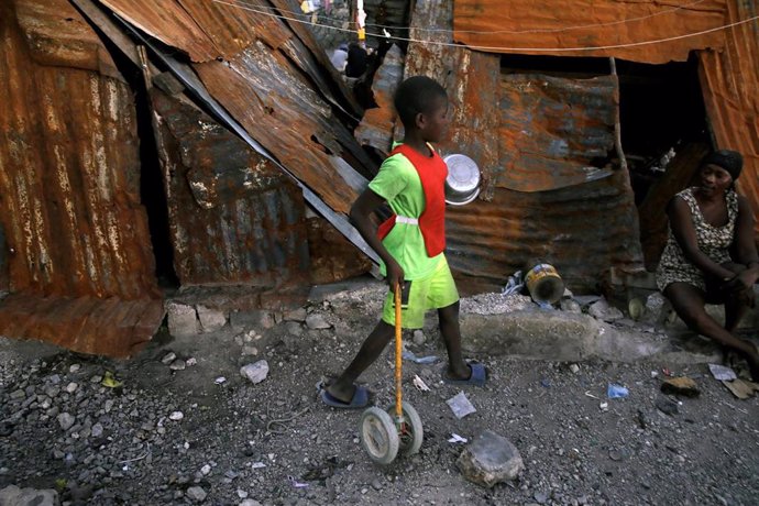 Un niño en Puerto Príncipe