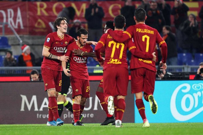 Jugadores de la Roma celebran un gol en un partido de la Serie A contra el Spal 2013 en el Olímpico