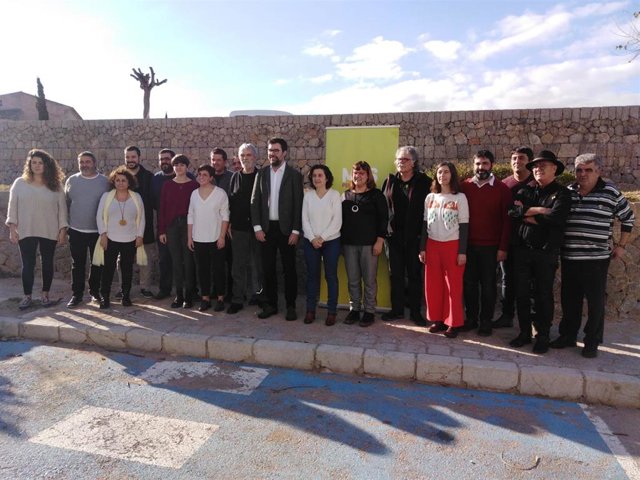 Los responsables de MÉS per Mallorca junto a la diputada de ERC, Marta Rossique y Joan Tardà.