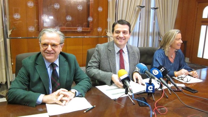 José María Bellido, Isabel Albás y Salvador Fuentes.