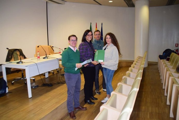 Granada.- La Junta entrega la resoluciones de ayuda a jóvenes agricultores de la