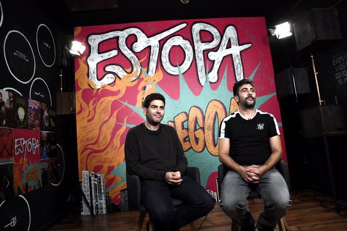 Els germans Muñoz, David i José (Estopa) posen al photocall  ``Fuego dedicat als seus 20 anys de carrera musical, a Madrid, 16 d'octubre del 2019.