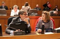 Los grupos que apoyan al Gobierno defienden que el presupuesto en economía prioriza el empleo y captar inversión