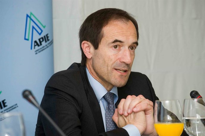 El consejero delegado de Liberbank, Manuel Menéndez, durante un desayuno informativo