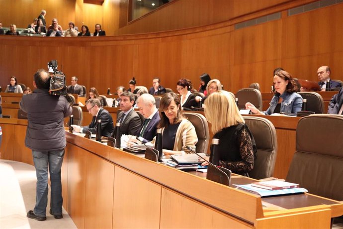 Pleno.- El Gobierno presenta en las Cortes un presupuesto de "progreso, transversalidad y aragonesista"