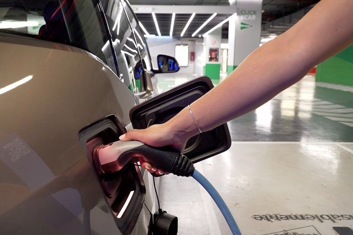 Recurso de vehículo eléctrico cargando