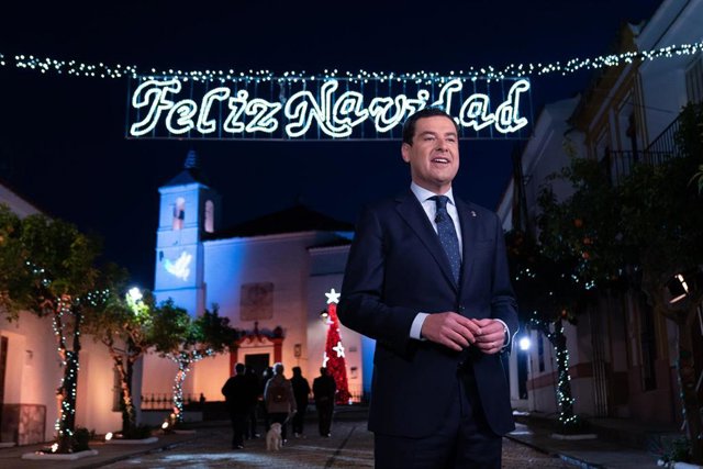 El presidente de la Junta de Andalucía, Juanma Moreno, durante su mensaje de fin de año desde Cumbres de Enmedio, en Huelva