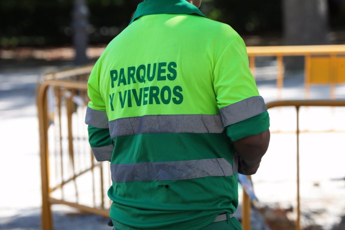 Trabajador de parques y viveros en Madrid.