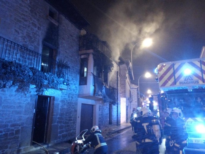 Bomberos apagan un incendio en una vivienda de San Martín de Unx