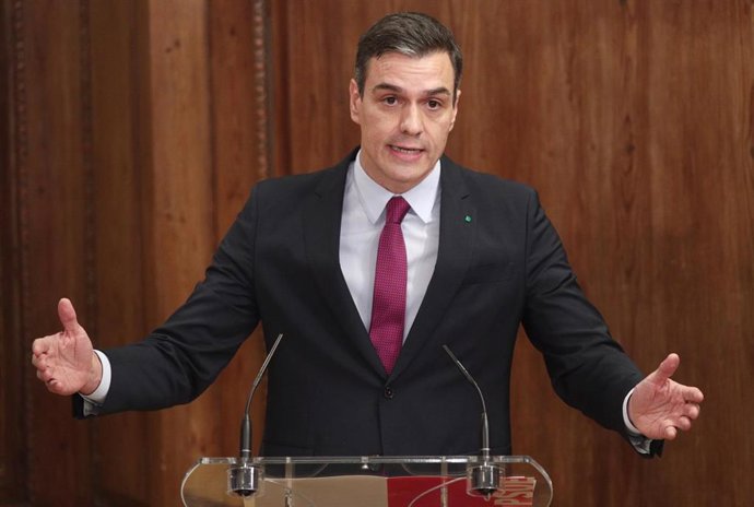 El presidente del Gobierno en funciones, Pedro Sánchez, durante su intervención en el acto de presentación del programa de Gobierno del PSOE y Unidas Podemos, en el Congreso de los Diputados, Madrid (España), a 30 de diciembre de 2019.