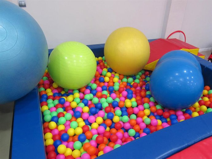 Piscina para jugar con pelotas