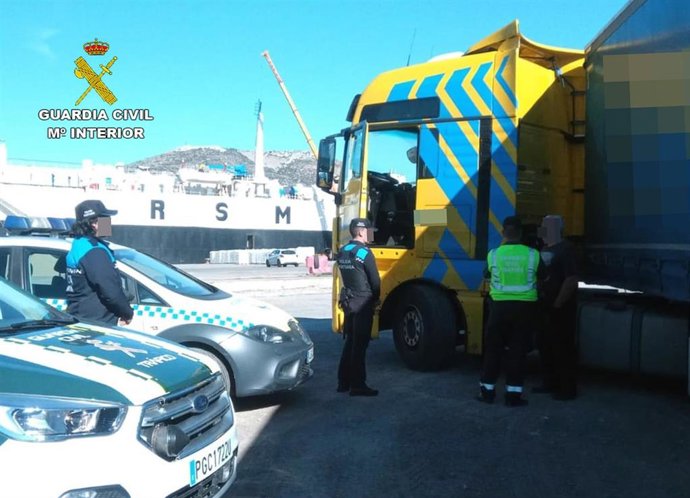 La Guardia Civil Detiene Al Conductor De Un Vehículo Articulado De 40 Toneladas Que Septuplicaba La Tasa De Alcoholemia Permitida