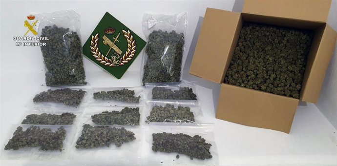 La Guardia Civil Detiene En Ruta A Un Conductor Con Seis Kilos De Marihuana