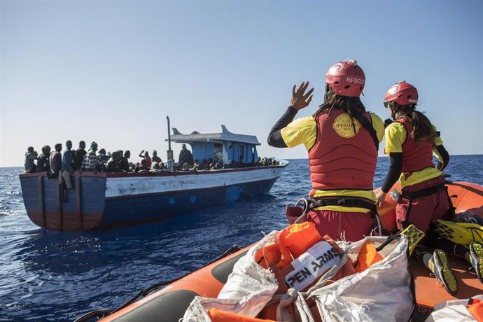 Rescate de migrantes en el Mediterráneo por Proactiva Open Arms