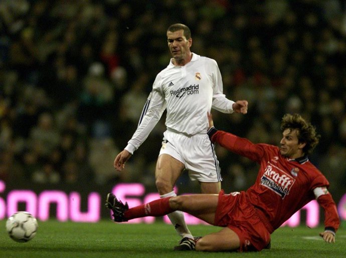 Zinédine Zidane, durante un partido con el Real Madrid en 2001.
