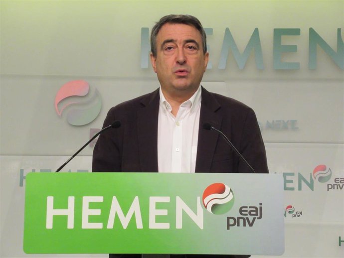 Aitor Esteban (PNV) en una comoparecencia de prensa