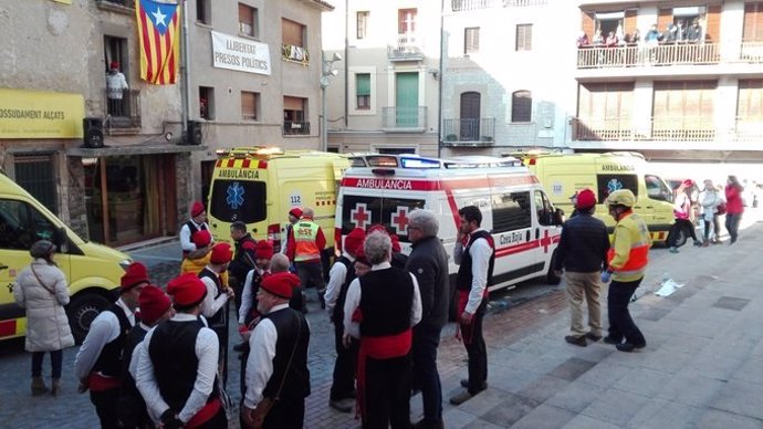 Una explosió durant la Festa del Pi de Centelles (Barcelona) causa diversos ferits.