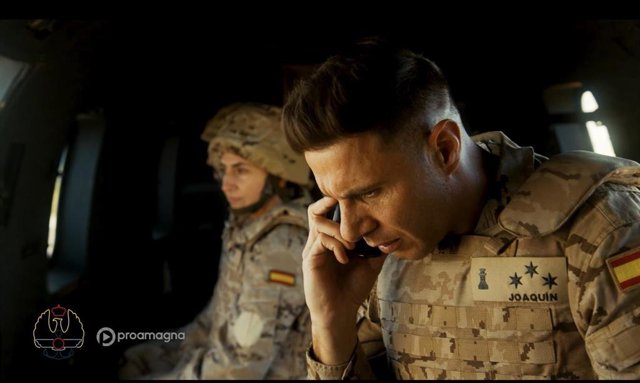 El futbolista Joaquín ejerce como "capitán" del Ejército para felicitar a los militares en misiones internacionales