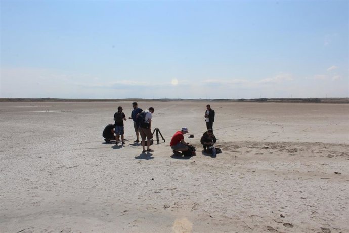 Fotografía del rodaje en saladas de  Bujaraloz del documetnal "The rise of the synths"