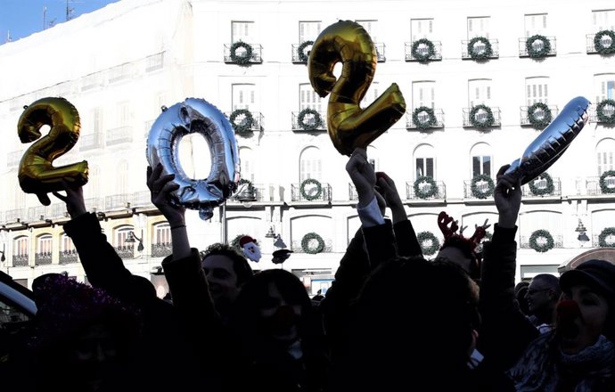 Unos globos con los números de 2020, en las pruebas para las Campanadas 2019 en la Puerta del Sol de Madrid (España), a 30 de diciembre de 2019.
