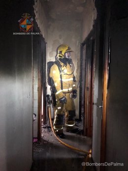 Los Bomberos de Palma sofocan un incendio en una vivienda de Torre d'en Bibiloni