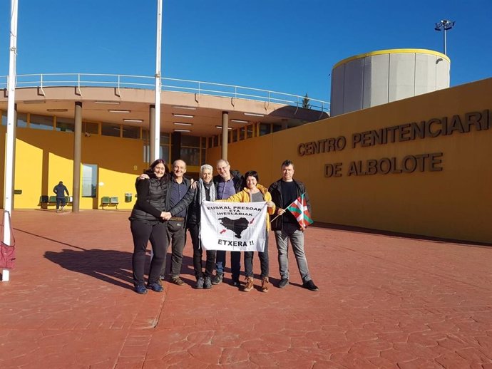 La presa de ETA Agurtzane Delgado al salir de prisión