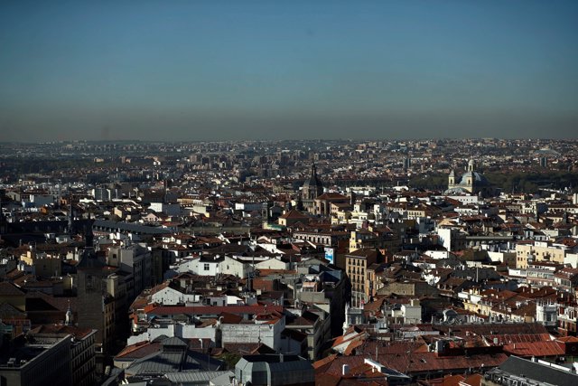 Imagen de Madrid tomada desde la zona de Callao donde se aprecian los efectos de la contaminación