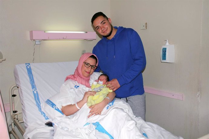 Dos niños de origen amazigh, el último bebé de 2019 y el primero de 2020 en Melilla