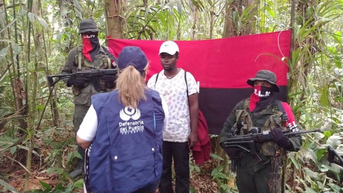 El ELN libera a un soldado de Colombia secuestrado.