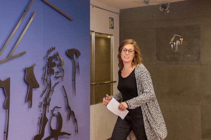 La diputada de la CUP en el Congreso de los Diputados Mireia Vehí, llega para ofrecer una rueda de prensa, en Madrid a 17 de diciembre de 2019.