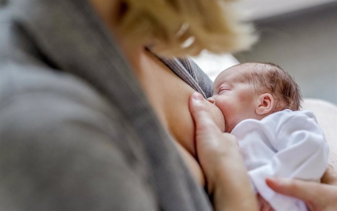 Más de la mitad de los bebés con frenillo lingual tiene problemas con la lactanc